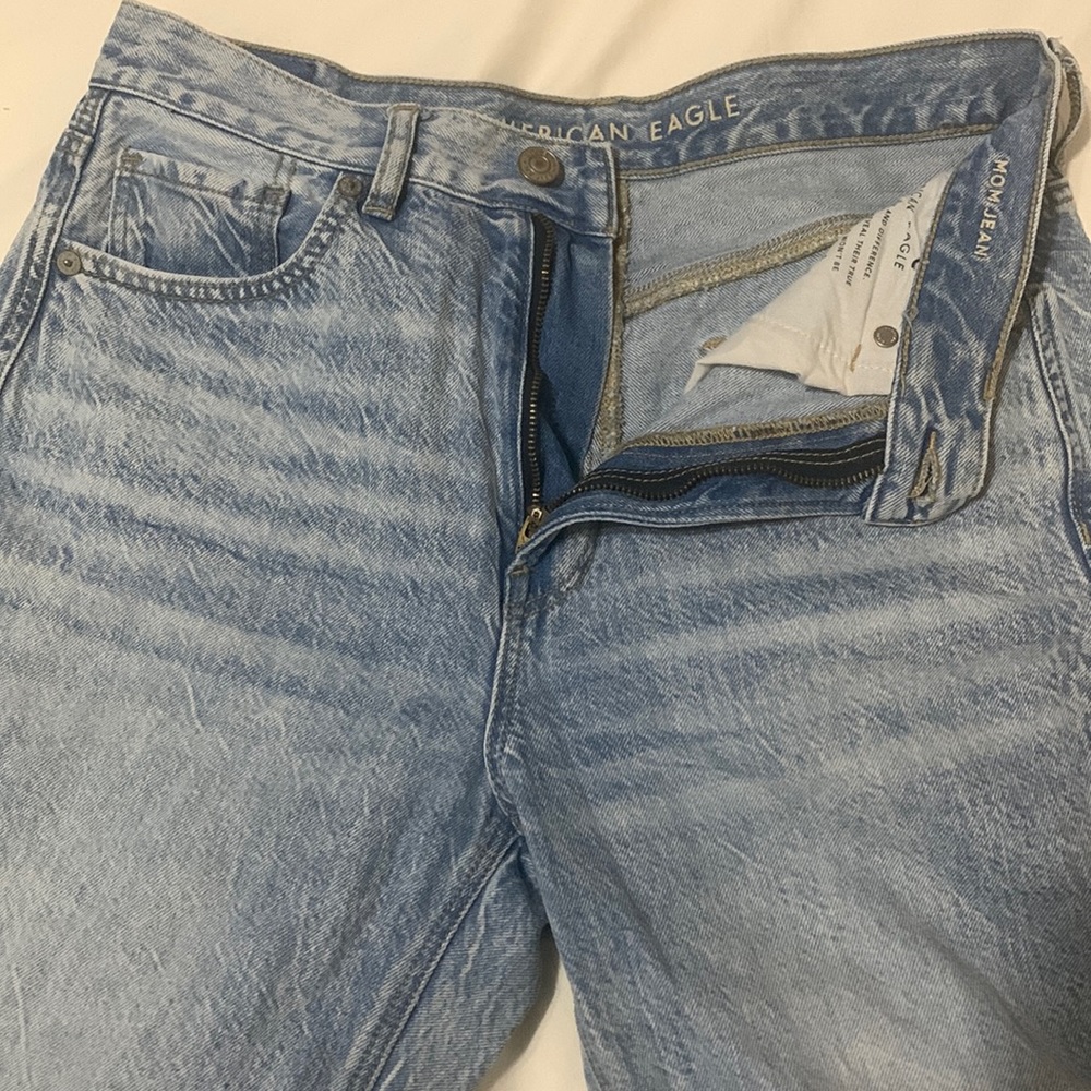 American Eagle Mom Jeans (Size 6 Long)
